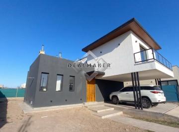 Casa · 250m² · 3 Dormitorios · Casa a Estrenar B° La Luisa