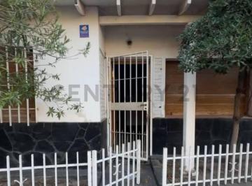Casa · 182m² · 5 Ambientes · 2 Cocheras · Century 21 Vende Casa a Remodelar en Godoy Cruz