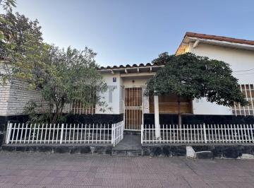 Casa · 182m² · 5 Ambientes · 2 Cocheras · Casa en Venta a Remodelar en Godoy Cruz