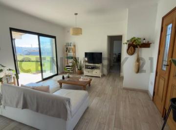 Casa · 90m² · 3 Ambientes · 4 Cocheras · Casa en Venta La Chiquita Barrio Semi Cerrado