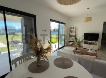 Casa · 90m² · 3 Ambientes · 4 Cocheras · Barrio Cerrado La Chiquita Casa en Venta