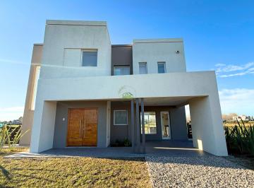 Casa de 4 ambientes, Brandsen · Casa Al Golf en Venta en Haras del Sur III
