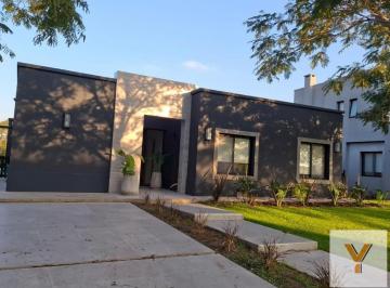 Casa · 190m² · 4 Ambientes · Casa en Alquiler - 3 Dorm. 3 Baños - 630 m - Escobar - Puertos del Lago
