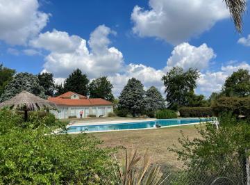 Casa · 137m² · 4 Ambientes · 4 Cocheras · Casa en Una Planta con Tres Cuartos en Los Alcanfores - Entrega agosto'26