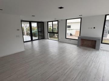 Casa · 200m² · 4 Ambientes · 2 Cocheras · Casa en Alquiler en Quinta de Nores