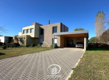 Casa · 340m² · 6 Ambientes · 2 Cocheras · Casa en Venta La Cascada Country Golf