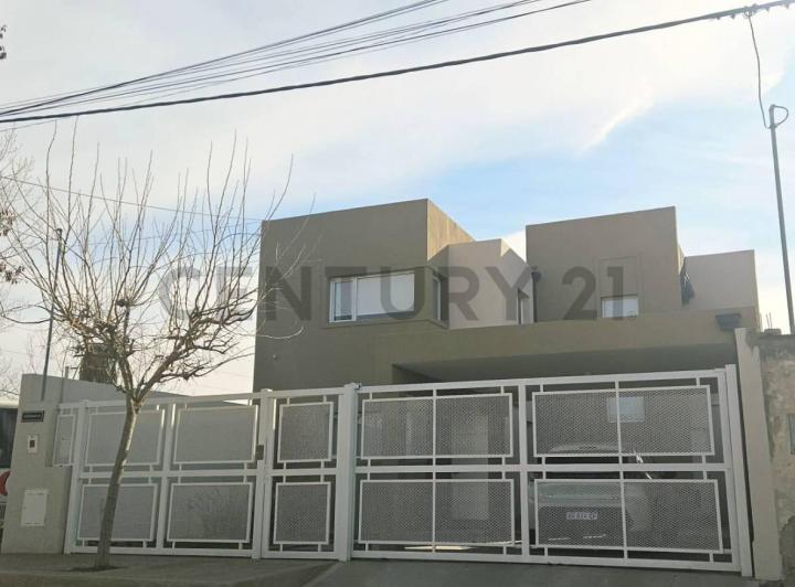 Casa · 180m² · 5 Ambientes · 2 Cocheras