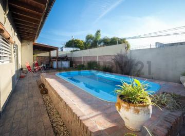 Casa · 150m² · 3 Dormitorios · 2 Cocheras · Casa en Venta de 3 Dorm. en La Plata