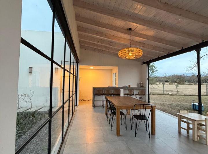 Casa · 220m² · 5 Ambientes · 2 Cocheras