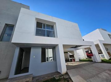 Casa · 89m² · 4 Ambientes · 1 Cochera · Duplex de 3 Dormirorios en Alquiler, Cuesta Plaza