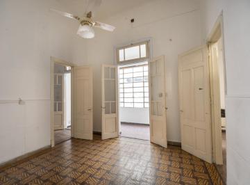 Casa · 210m² · 6 Ambientes · 1 Cochera · Venta Casa a Reciclar en Echesortu, Ideal Institución