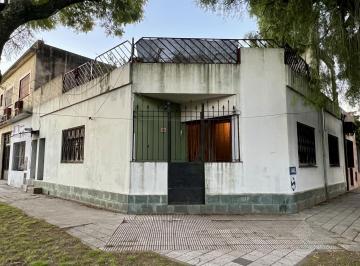 Casa · 120m² · 4 Ambientes · Casa de 4 Ambientes en Esquina - Vta Dta - Apto Crédito - Oportunidad!