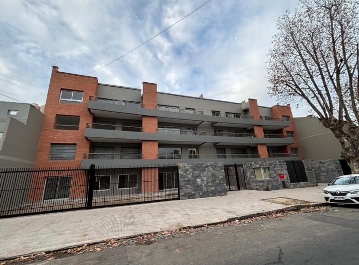 Alquiler Local Comercial con 4 Cocheras Villa Luro