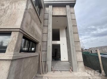 Casa · 220m² · 4 Ambientes · 2 Cocheras · Casa en Venta Barrio Privado Lar de Vieytes III 3 Dorm. 3 Baños