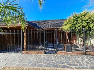 Casa de 4 ambientes, Berazategui · Apto Crédito: Casa en Venta con Dos Dorm., Patio y Cochera. Excelente Ubicación, Berazategui