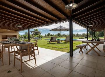 Casa · 171m² · 5 Ambientes · 2 Cocheras · Casa Estrenar Santa Catalina Lujan Permuta Pileta