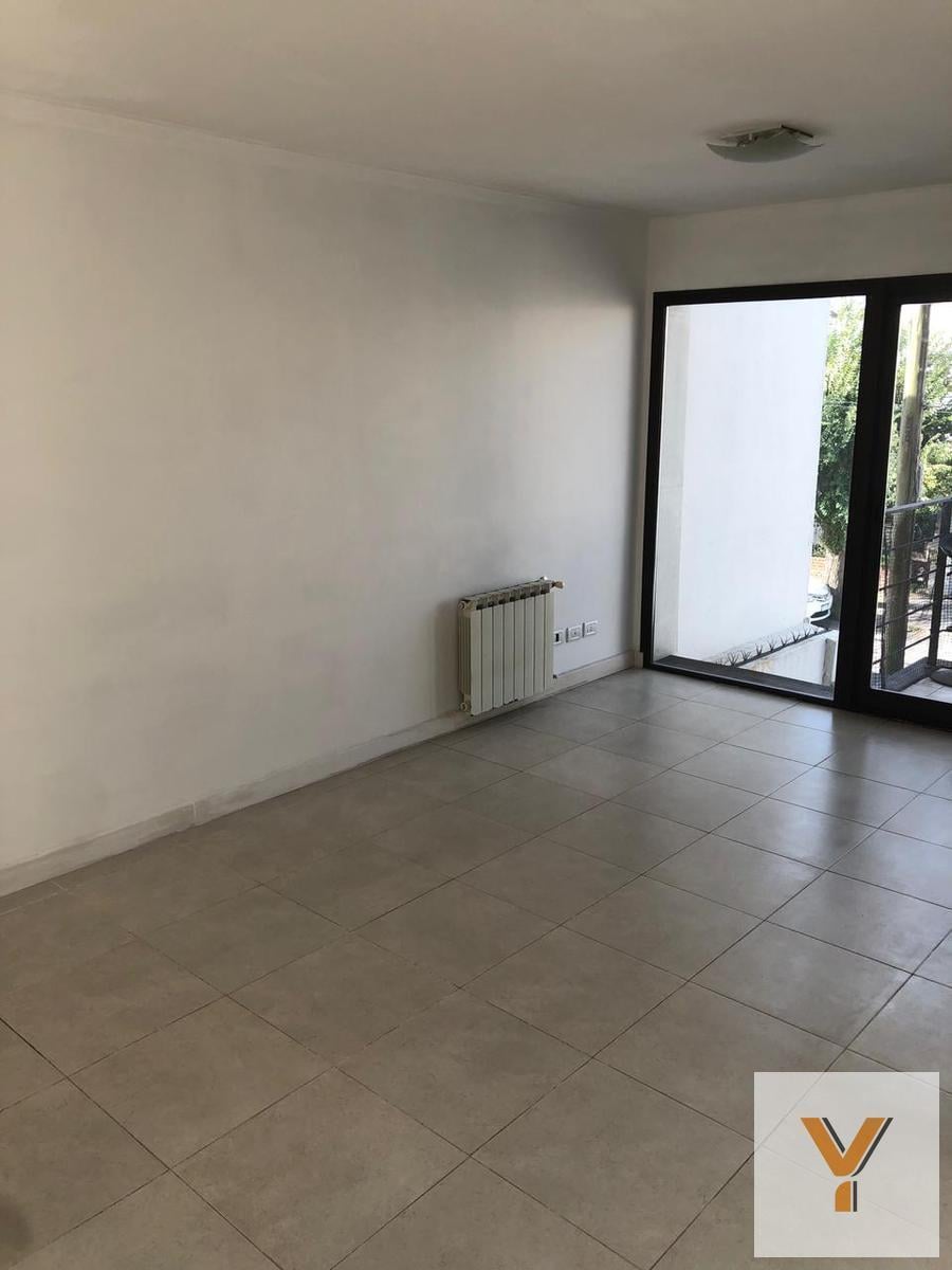 Departamento 2 amb, 47m² en primer piso con balcón — Matheu entre Irigoyen y Mitre