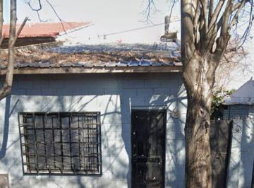 Casa · 135m² · 3 Ambientes · 1 Cochera · Venta de Casa con Local en Quilmes