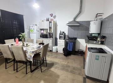 Casa · 158m² · 8 Ambientes · 1 Cochera · Vendo Casa Mas Depto - Barrio Altamira