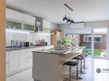 Casa de 5 ambientes, Neuquén · Casa en Venta C/ Cochera en Huilliches