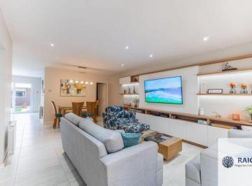 Casa de 5 ambientes, Neuquén · Casa en Venta C/ Cochera en Huilliches