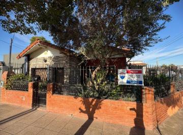Casa · 135m² · 4 Ambientes · 1 Cochera · Venta Casa 4 Amb en Ituzaingo C/cochera Cubierta