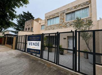 Casa de 5 ambientes, Esteban Echeverría · Casa de Categoría en Venta, Monte Grande (Piscina, Quincho y Parque. Acepta Dpto. en Parte de Pago)