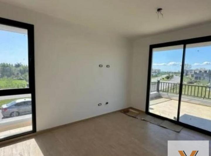 Casa · 237m² · 4 Ambientes · 2 Cocheras