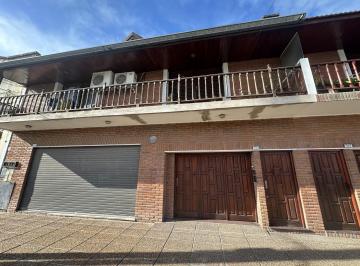 PH · 111m² · 4 Ambientes · 1 Cochera · Venta PH 4 Ambientes con Entrada Independiente, Quincho, Patio, Parrilla y Cochera en Bernal Oeste