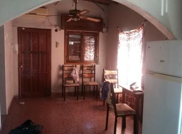 Casa en Alquiler de 3 ambientes La Plata · Casa en Alquiler - Zona 122 Bis Entre 77 y 78 - Excelente Ubicación!