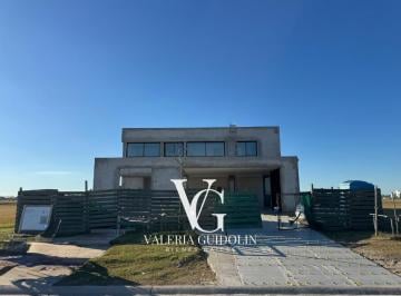 Casa · 282m² · 6 Ambientes · Casa en Venta a Laguna - Puertos, Amarras