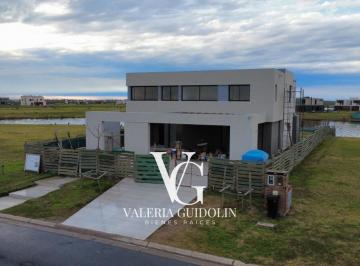 Casa · 282m² · 7 Ambientes · 4 Cocheras · Casa en Venta a Laguna - Puertos, Amarras