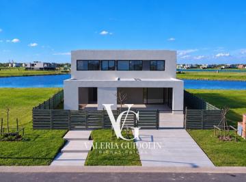 Casa · 282m² · 7 Ambientes · 4 Cocheras · Casa en Venta a Laguna - Puertos, Amarras