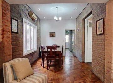 Casa · 121m² · 4 Ambientes · 1 Cochera · Venta Casa C/ Patio Jardín y Parrilla - Excelente Ubicación en Villa Maipú