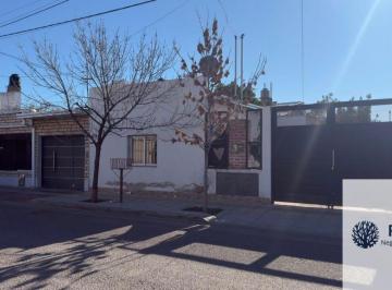 Casa de 4 ambientes, Neuquén · Casa en Venta C/ Cochera en Villa María