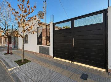 Casa de 4 ambientes, Neuquén · Casa en Venta C/ Cochera en Villa María