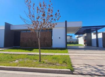 Casa de 5 ambientes, Carrodilla · Casa a La Venta 3 Dorm. en Boedo Village