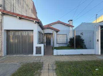 Casa · 100m² · 3 Ambientes · 1 Cochera · Casa 3 Ambientes con Jardin en Carapachay