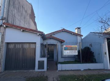 Casa · 100m² · 3 Ambientes · 1 Cochera · Casa 3 Ambientes con Jardin en Carapachay