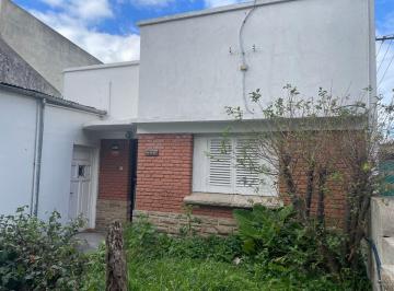 Casa de 4 ambientes, Mar del Plata · Casa 4 Ambientes con Amplio Lote y Dto Monoambiente!