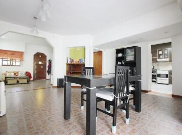 Casa · 135m² · 4 Ambientes · 1 Cochera · Oportunidad! Venta Casa 4 Ambientes - S. Lugares