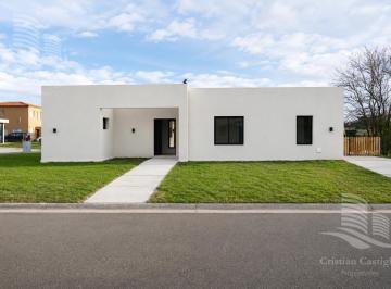 Casa · 120m² · 4 Ambientes · 1 Cochera · Casa en San Sebastian