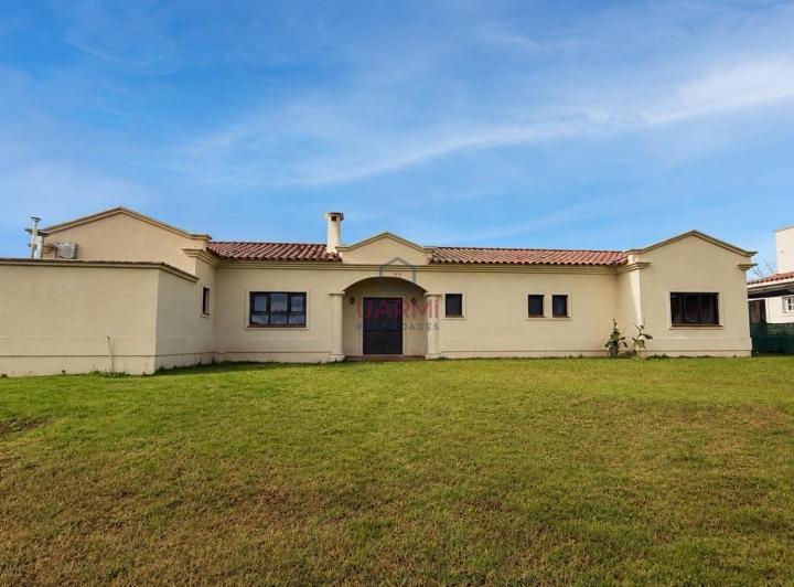 Casa · 180m² · 6 Ambientes