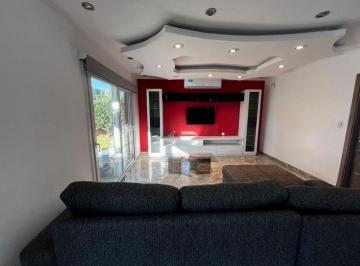 Casa de 5 ambientes, Esteban Echeverría · Casa de Categoría en Venta en Lagos de Canning