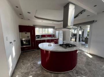 Casa de 5 ambientes, Esteban Echeverría · Casa de Categoría en Alquiler en Lagos de Canning