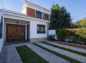 Casa · 113m² · 5 Ambientes · 3 Cocheras · Venta Casa PH 3 Dorm Garaje y Patio en Malvin Sur