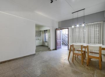 Casa · 76m² · 4 Ambientes · Venta PH de 4 Ambientes con Patio Centro de Ballester