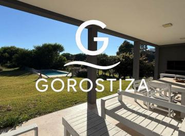 Casa · 180m² · 6 Ambientes · Golf Al 400