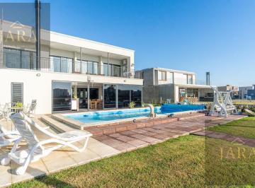 Casa · 255m² · 5 Ambientes · 2 Cocheras · Venta Casa 5 Amb Villalobos a La Laguna