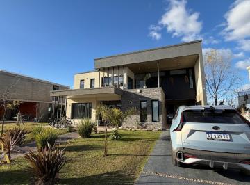 Casa · 255m² · 5 Ambientes · 2 Cocheras · Venta Casa 5 Amb Villalobos a La Laguna